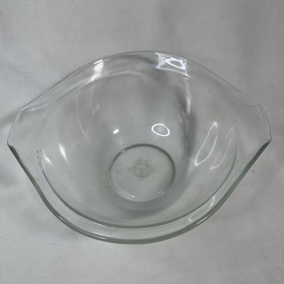 Vtg Pyrex Bowl , 1 1/2 QT, Cinderella Clear made in USA - Picture 1 of 4
